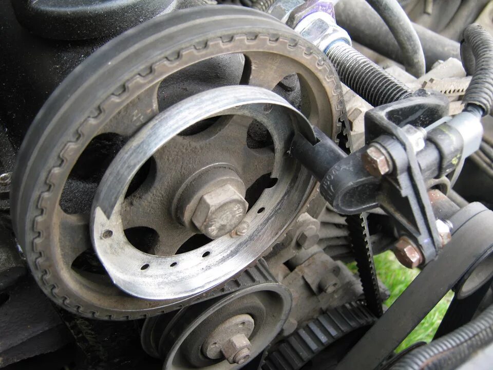 Шкив коленвала под дпкв ауди 100. Шкив коленвала 2110 16 клапанов. Метка коленвала 2112 8кл. 1. Шкив датчика коленвала.