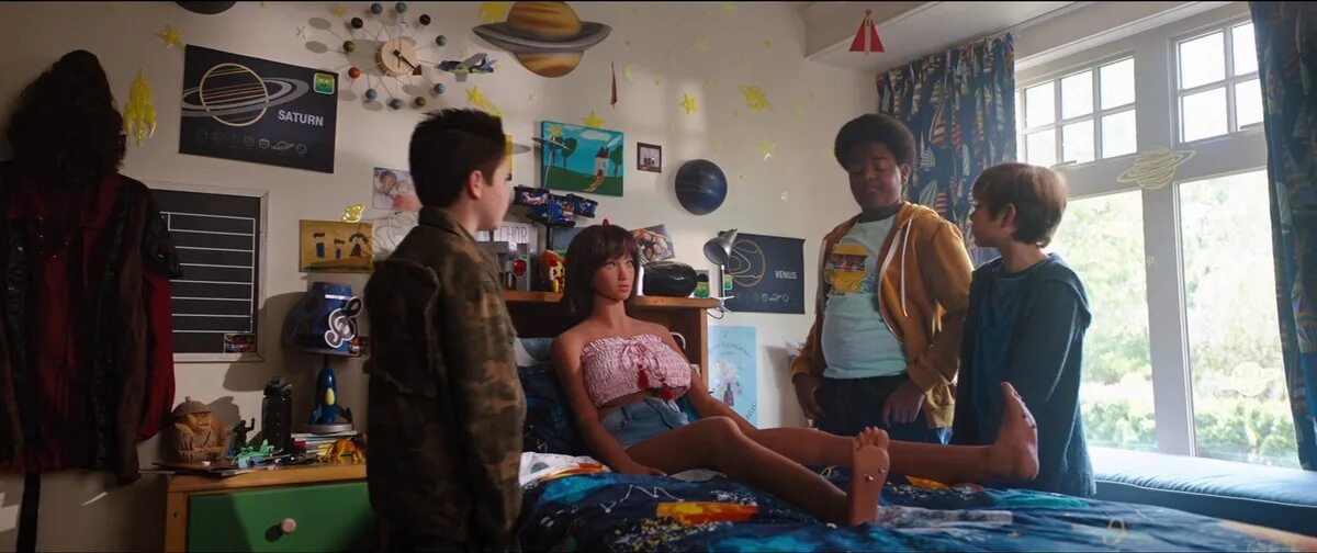 Good boys 2019 kiss. Мальчик с торой. Комедия хорошие мальчики. Her good boys. The good boy2016.
