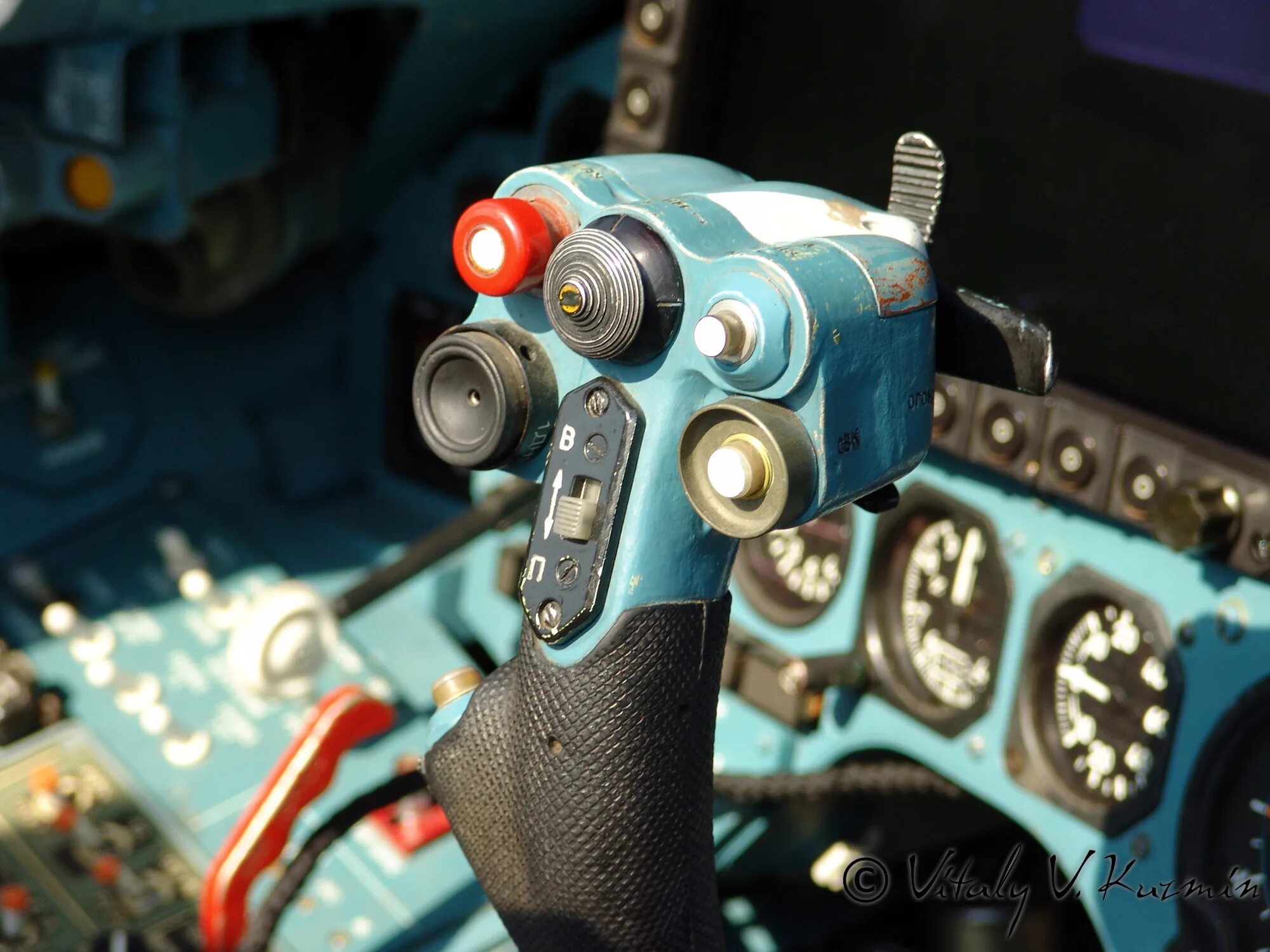 Руд су-27. Су 25 кабина руд. Су 25 кабина броня. Кабина миг-25пу. Ручка управления самолётом су-27.