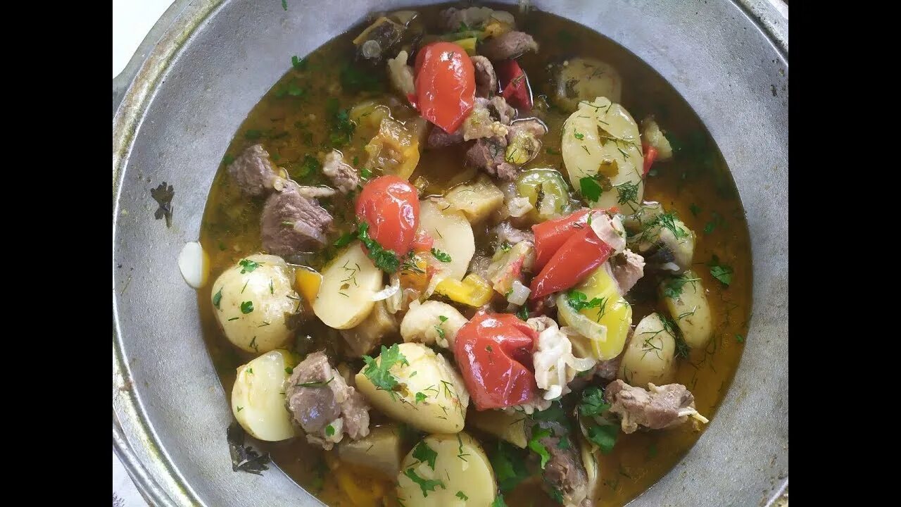 Хашлама из баранины с картофелем и овощами. Хашлама из баранины в казане. хашлама в казане на костре. хашлама из баранины с картофелем. хашлама из баранины в казане на костре.