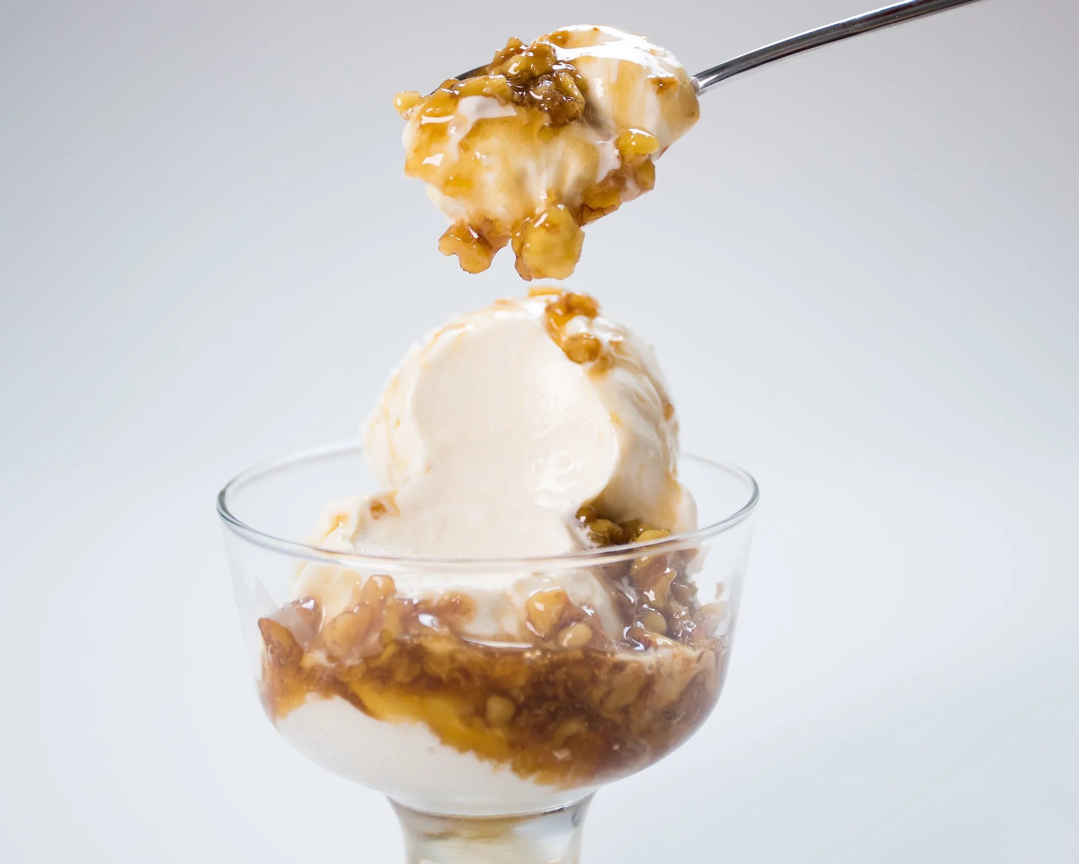 мороженое вкусландия грецкий орех и кленовый сироп. кленовое мороженое. мороженое с сиропом. монтерра мороженое с кленовым сиропом. мороженое movenpick грецкий орех с кленовым сиропом.