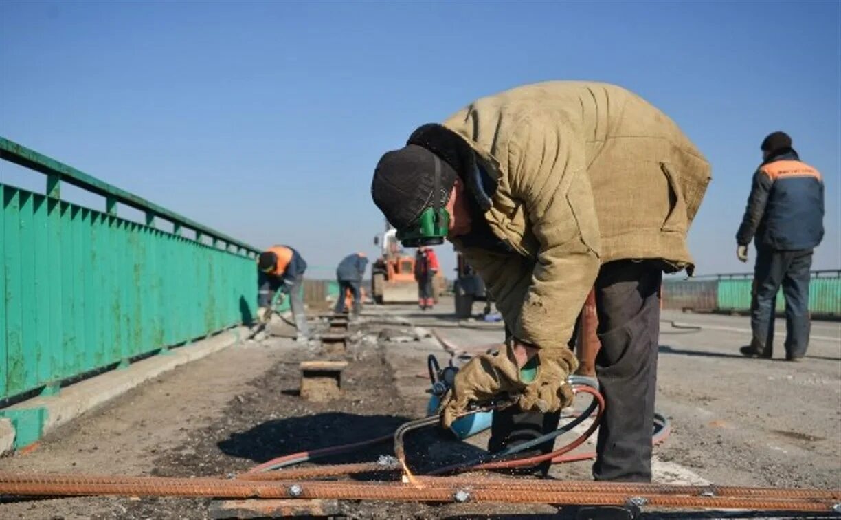 Ремонт дорог Ровеньском районе. Ремонт моста на Новомосковском.