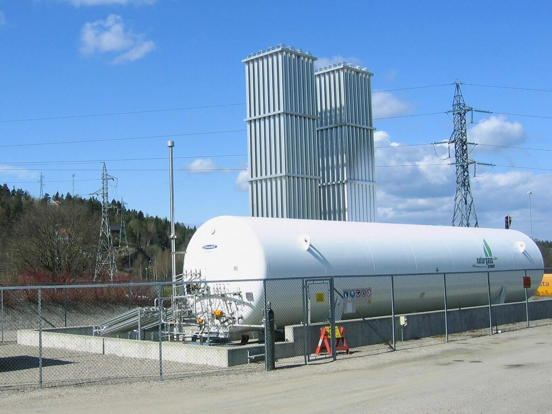 Заправочная станция кпг. Модульная заправочная станция спг. Модульный стационарный заправочный комплекс спг/кпг. Завод сжиженного газа. Станция спг.