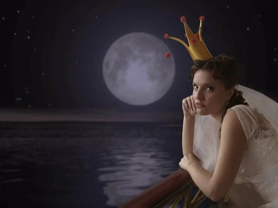 Маленькая принцесса. Женщина мечтает о принце. Марина стенько фотограф. Девочка сильная мечтала о принце. Белый конь на принце.