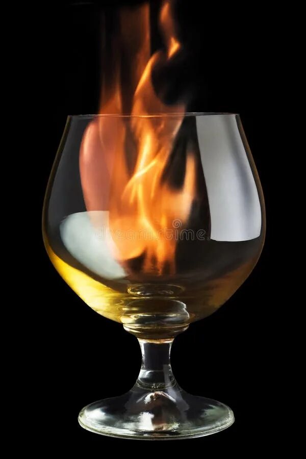 Бокал вина огонь. Огонь в бокале. Коктейль с огнем. Горящий бокал. Огненный коктейль.