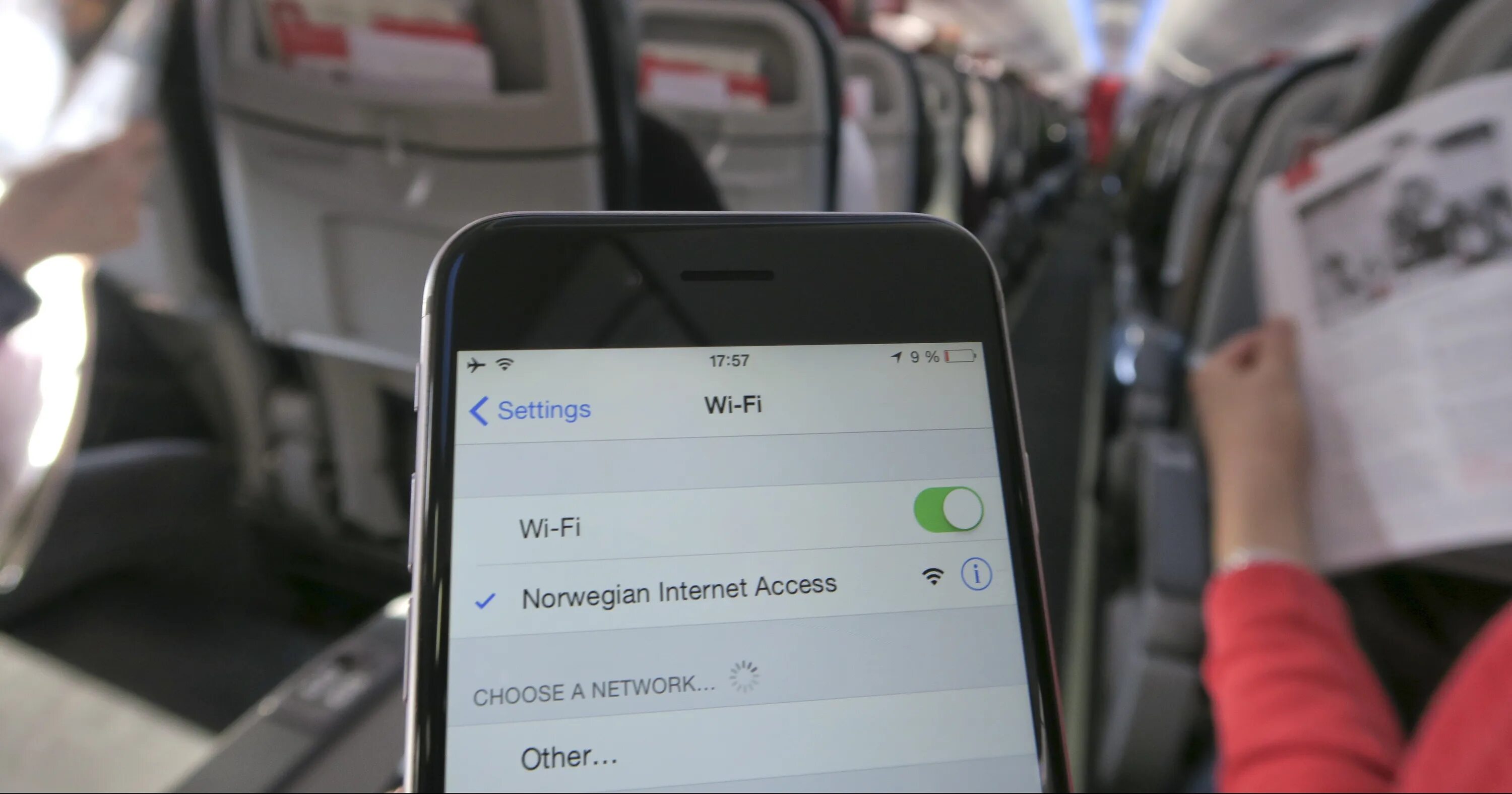 Wi-fi в самолёте. Бесплатный вай фай в аэропорту. Wifi в стамбульском аэропорту. Вай фай в аэропорту стамбула. Wifi в самолете.