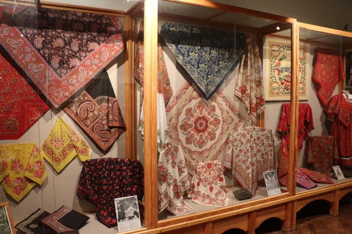 павловский посад музей платка. павловский посад платки экскурсия в музей. музей платка в павловском посаде. музей истории русского платка и шали павловский посад. музей платков павловский посад здание.