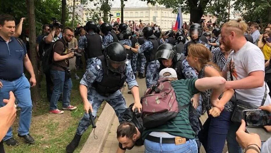 Несанкционированный митинг правонарушение. Несанкционированный митинг. Несанкционированный митинг в Москве.