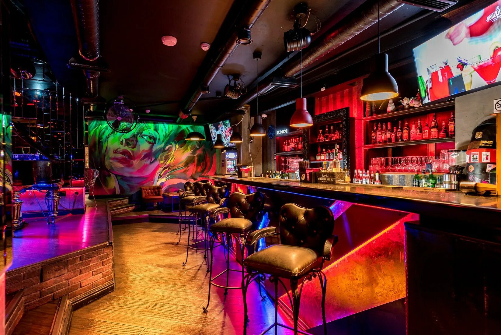 Красивые бары питера. Tartarbar ресторан санкт-петербург. Лучший паб петербурга. Райт плэйс рок бар. Элькапитес бар питер.