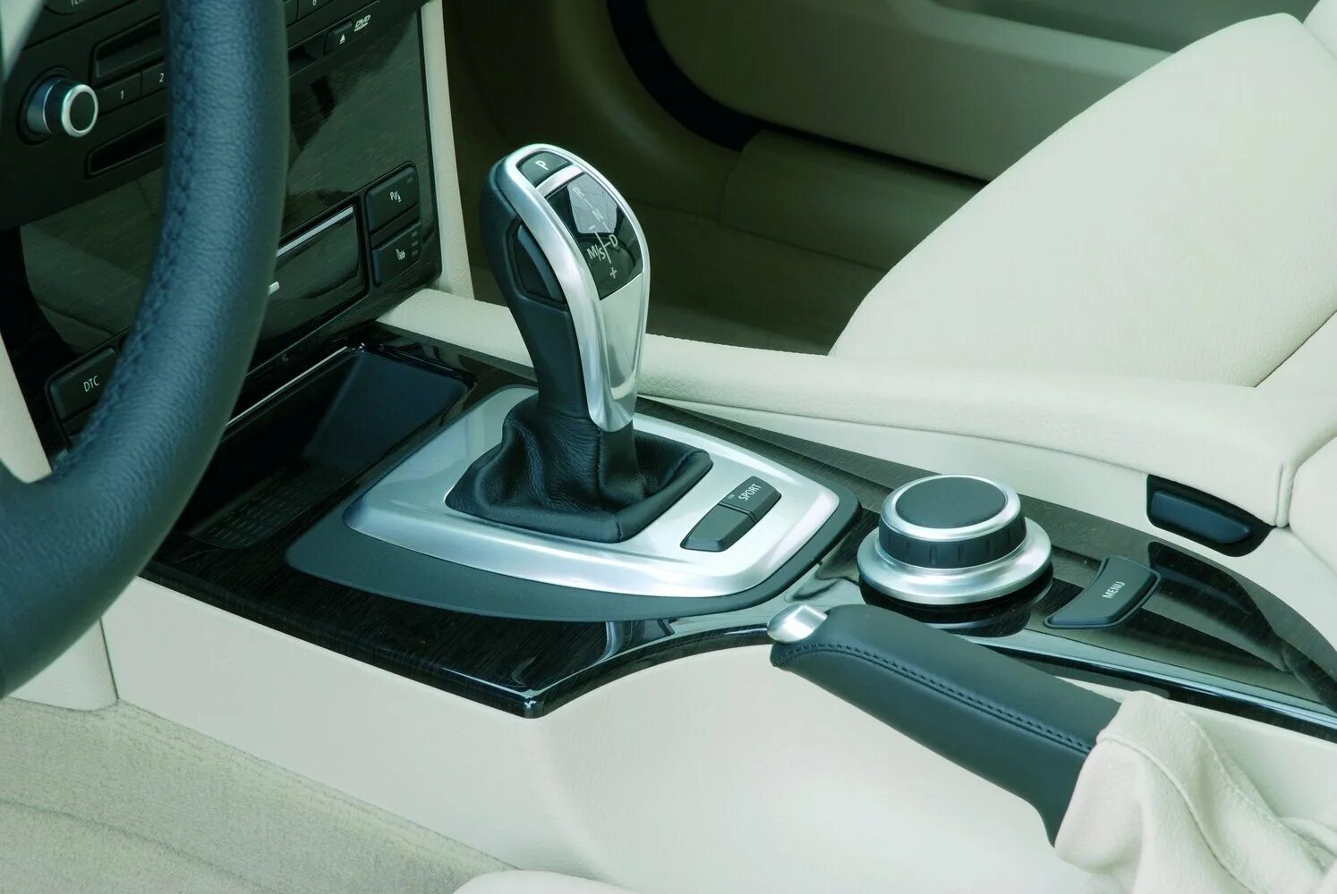 Ручка акпп бмв е90. Sport селектор bmw e60. Карбоновая наклажка на селектор кпп бмв е70. Sport селектор bmw e60. Ручка акпп e60.