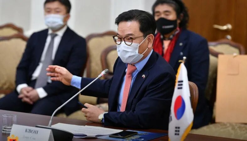 Корейски бизнесмен. Корейские предприниматели. Кореец бизнесмен. Корейские бизнесмены. Кореец бизнесмен.