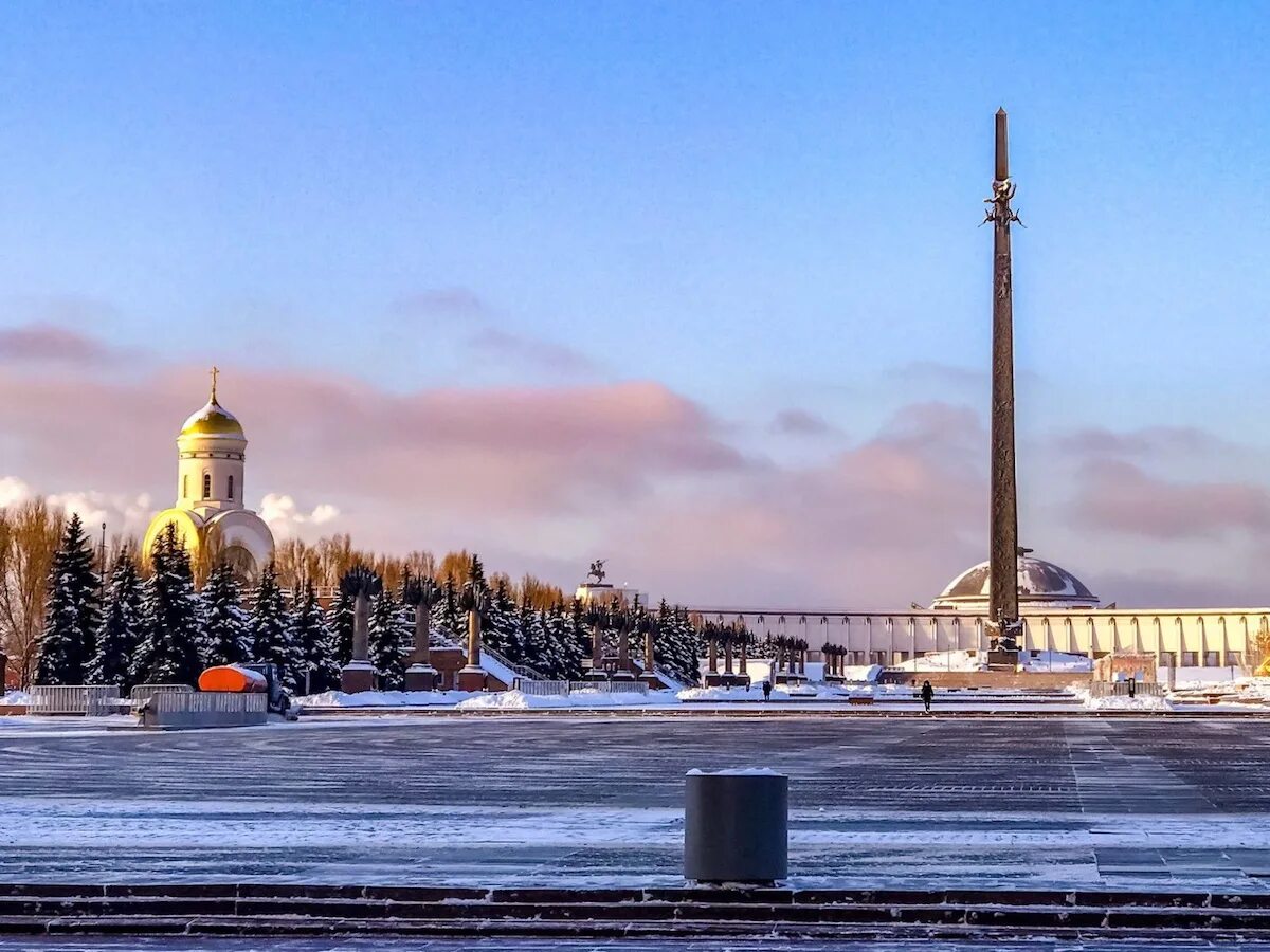 Лет победы москва 1. Поклонной горе в Москве. Парк Победы Поклонная гора зимой. Парк Победы на Поклонной горе Москва зимой. Музей ВОВ на Поклонной горе зимой.