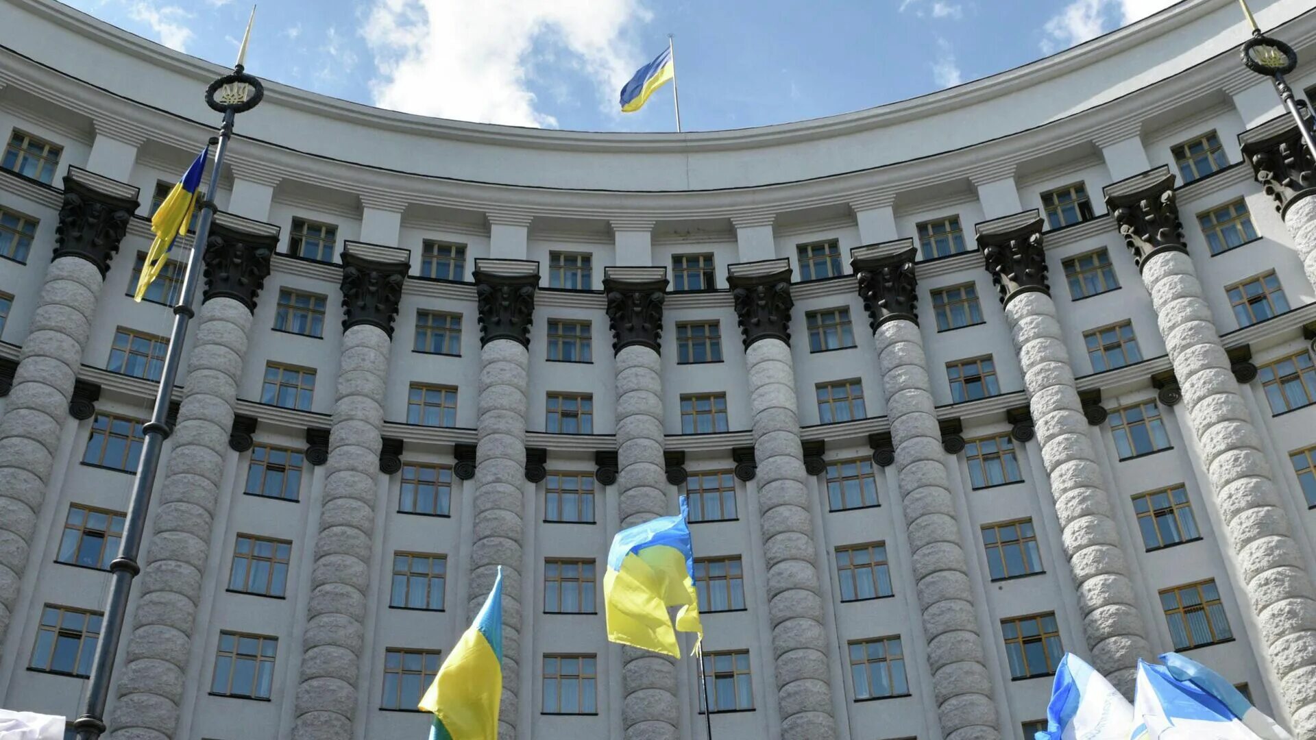 Парламент (бишкек здание. Здание кабинета министров. Белый дом кыргызской республики. Здание кабинета министров. Здание кабинета министров.