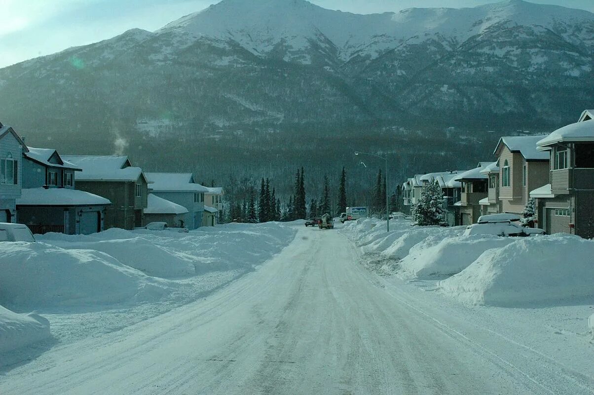 Улица аляски. Анкоридж Аляска зимой. Джуно Аляска зимой. Город Кенай Аляска. Анкоридж Аляска окраина.