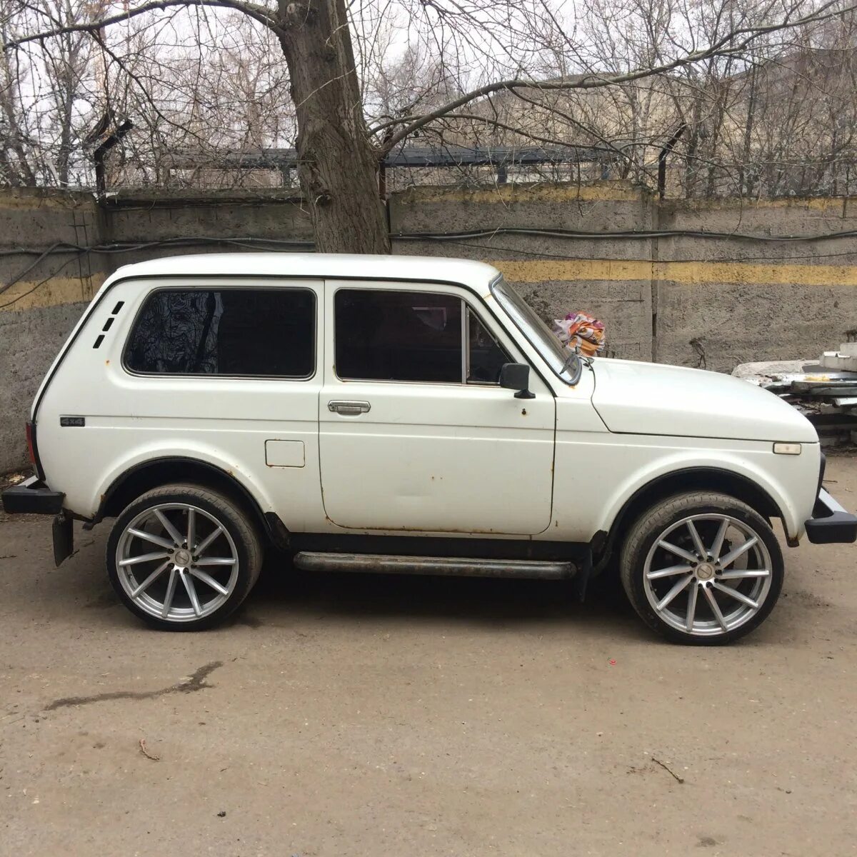 Нива р17. 225/65 r17 нива. Нива урбан r20. Нива урбан r18. Нива 2121 на r19.