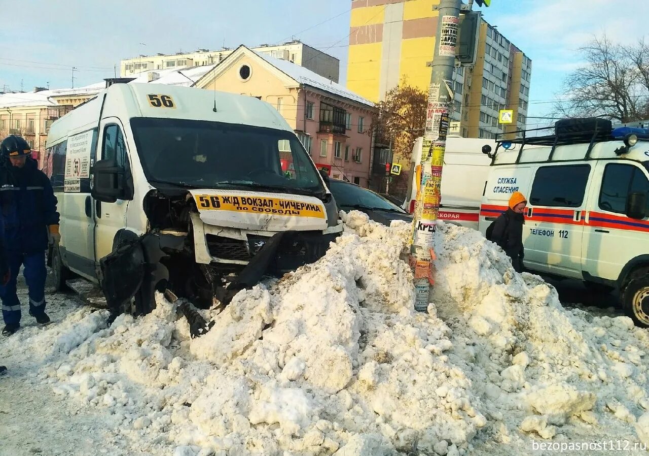 Авария маршрутки Челябинск. Происшествие на Доватора.