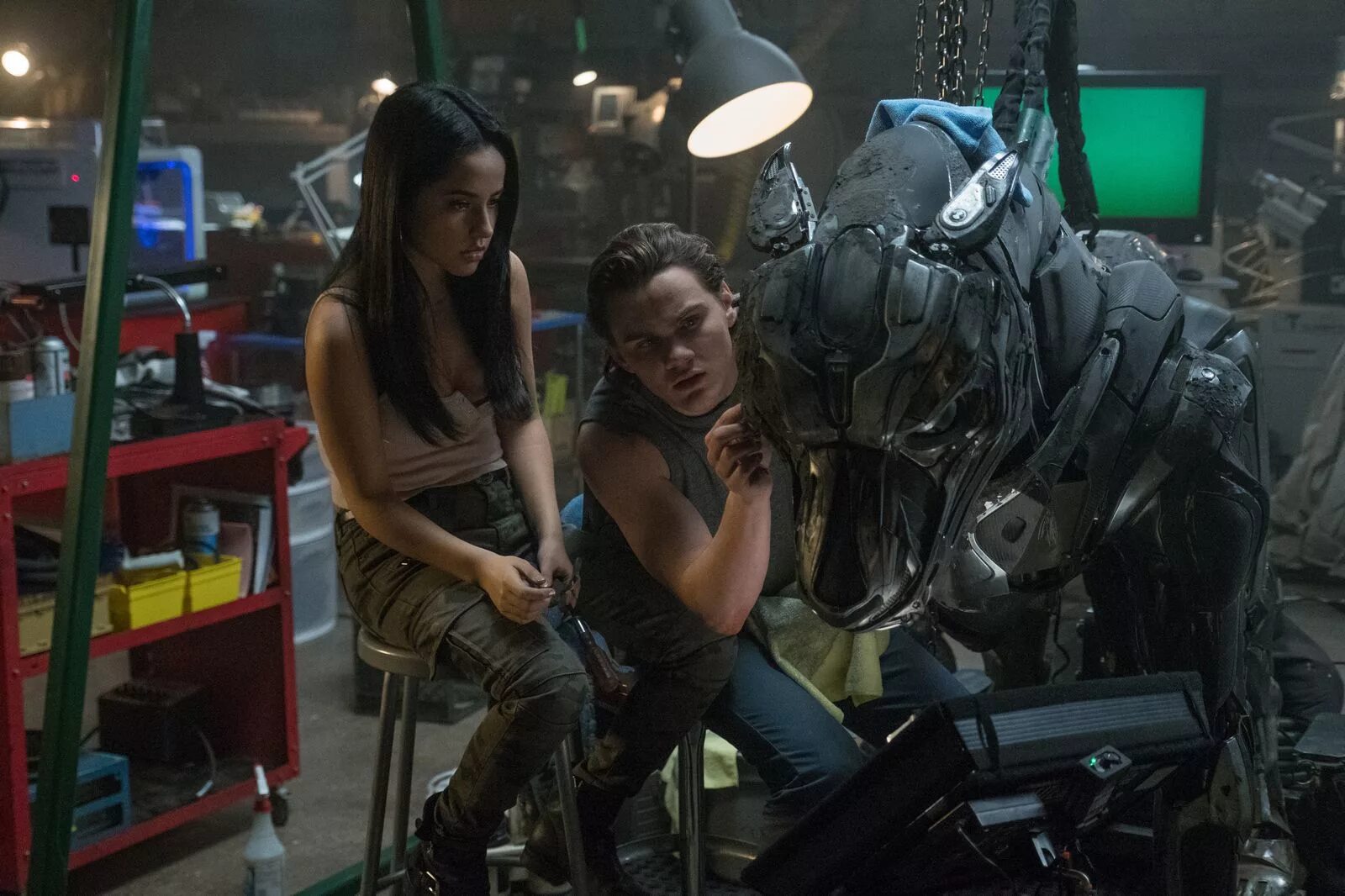 Девочка робот. Робот спас девочку. Робот спас девочку. Девушка на выборах. Банки ру робот.