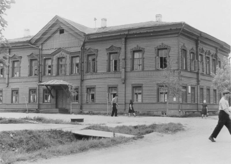 Музей на коммунистов череповец. Здание городской думы череповец. городская управа череповец. череповецкая городская дума здание. коммунистов 42 череповец.