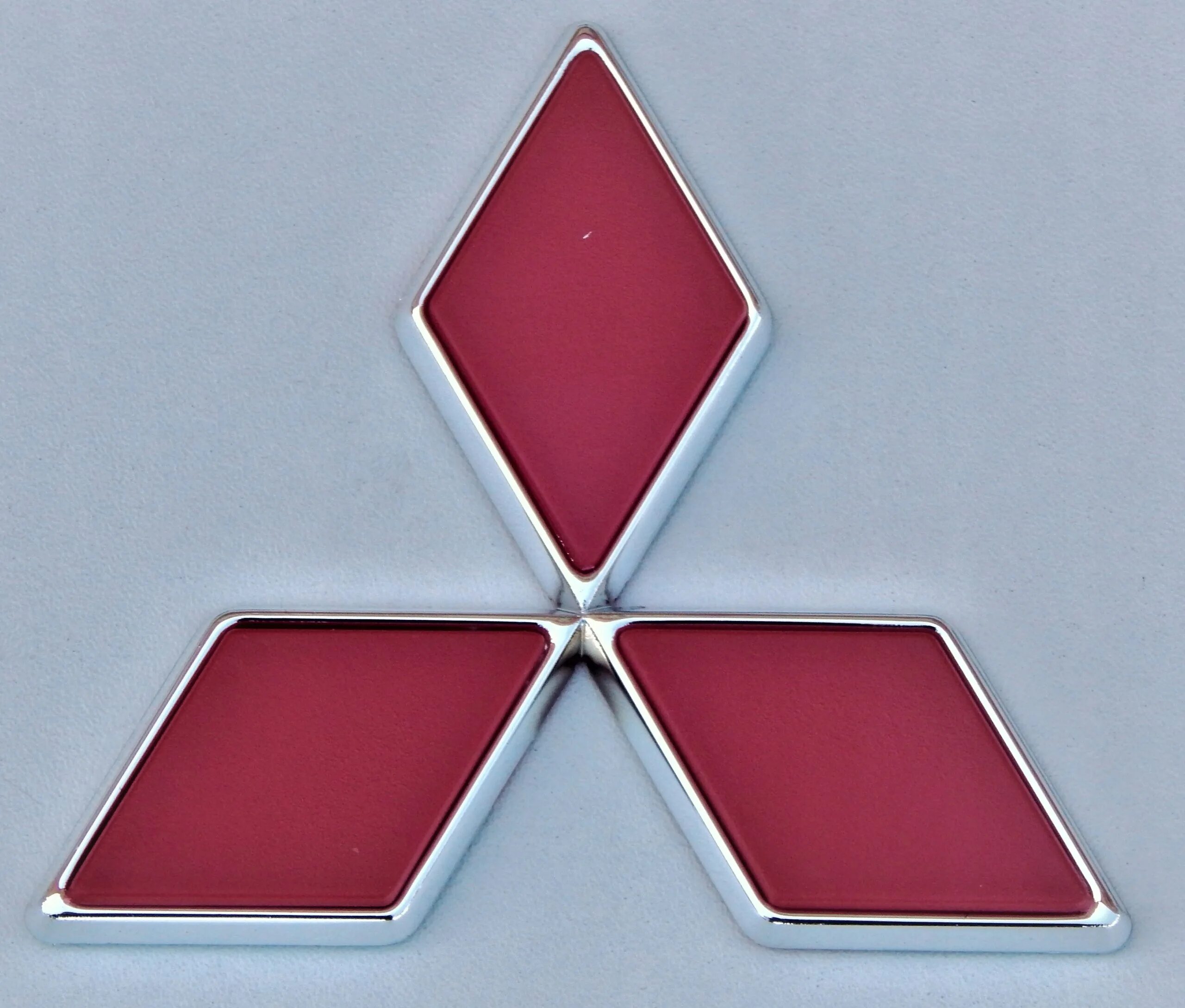 Логотип mitsubishi. Значок машины Мицубиси. Mitsubishi Emblem. Мицубиси Паджеро значок. Мицубиши или Мицубиси значок.