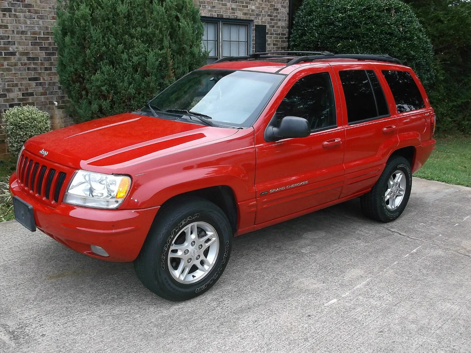 Гранд чероки 2000 года. Jeep Grand Cherokee 2000. Jeep Grand Cherokee Limited 2000. Jeep Grand Cherokee 1998-2004. Джип Гранд Чероки 2004.