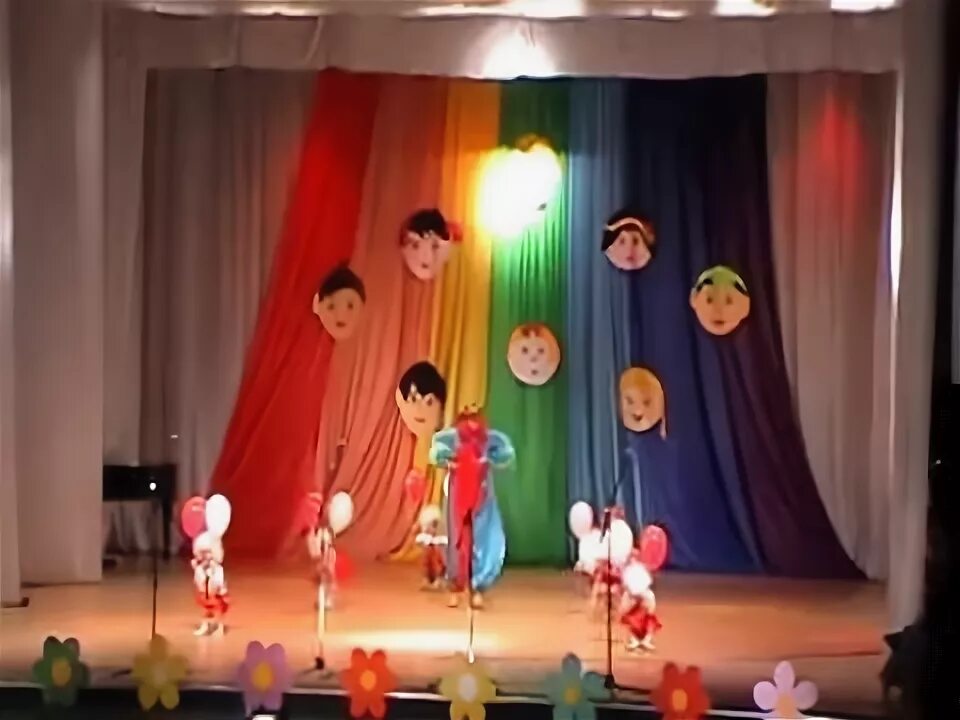 Шарики воздушные танец садик. Танец шарики воздушные в детском саду видео. Танец с шарами. Танец с воздушными шарами в школе.