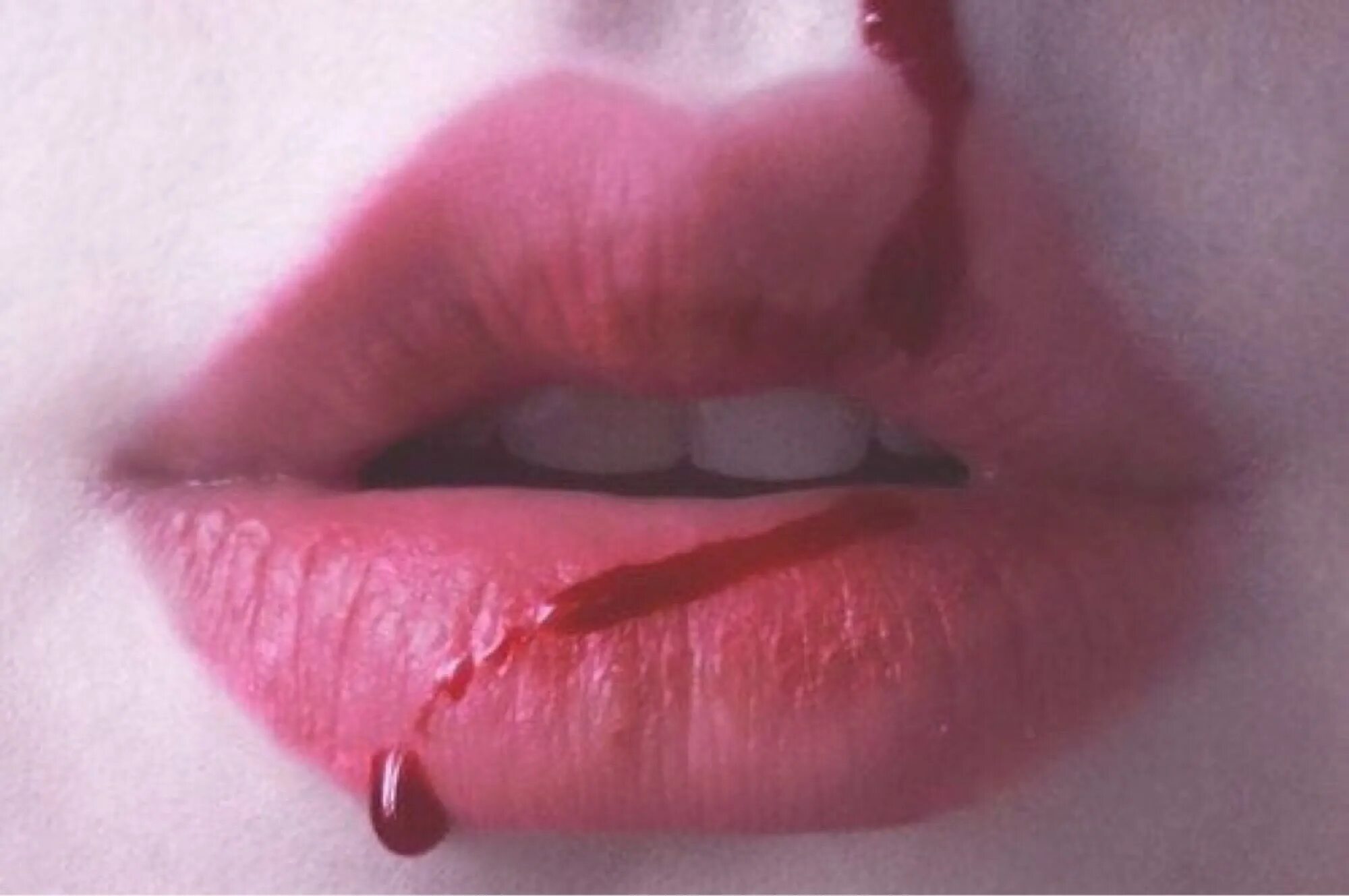 Поцелуй эстетика. Губы фанфик. Губы фанфик. Губы фанфик. Твои поцелуи самые сладкие.