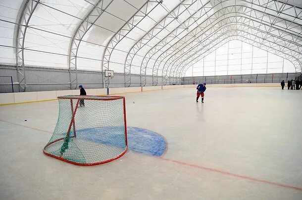 Крытый хоккейный корт «хоккей-Арена». Крытые хоккейные коробки. Крытые хоккейные площадки. Крытая хоккейная коробка. Под ледовый