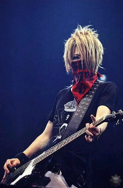 Басист рейта. Рейта the gazette. the gazette басист. reita из the gazette. рейта the gazette 2025.