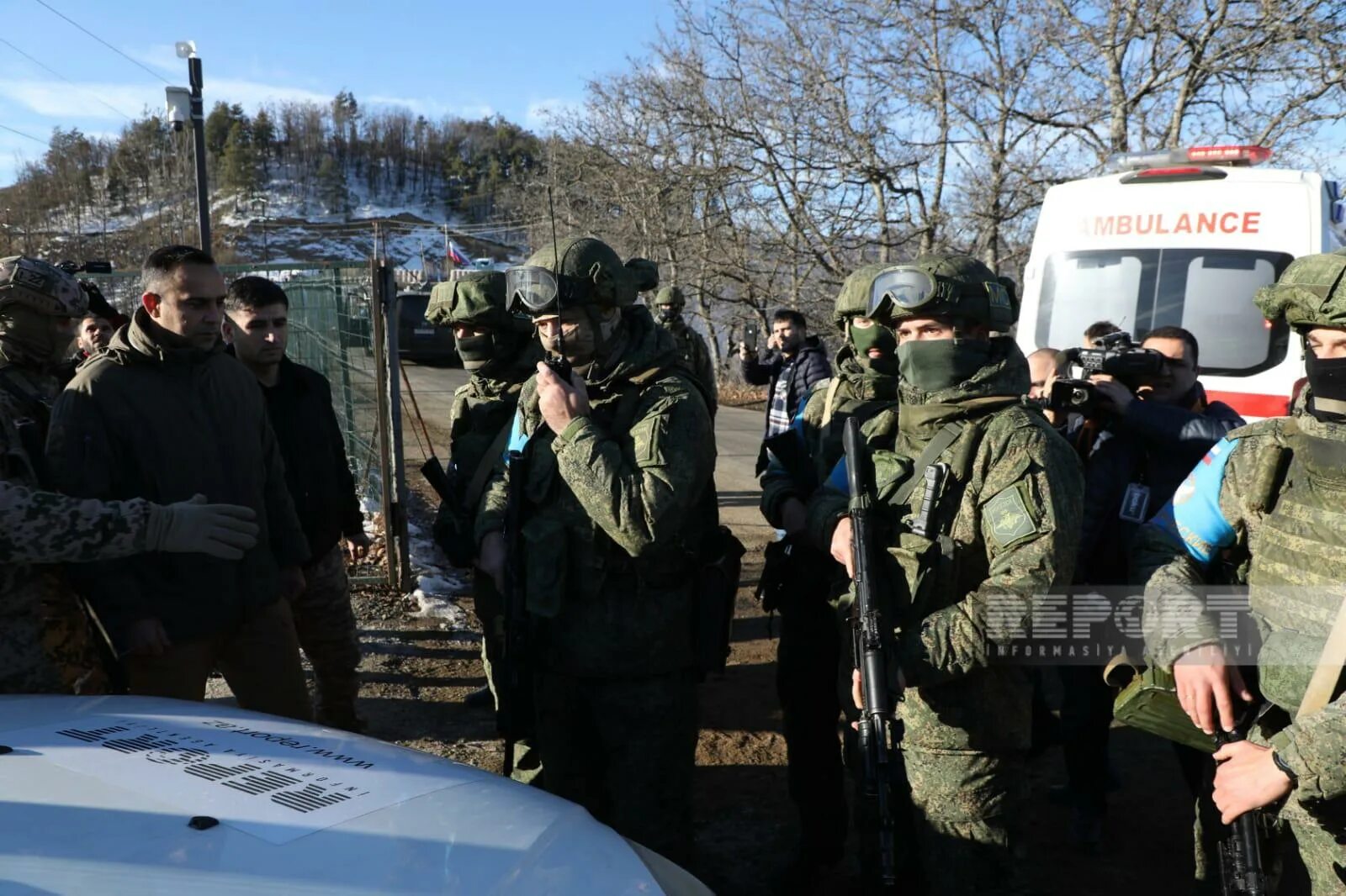 Российские миротворцы и азербайджанцы. Миротворцы в Азербайджане. Российские миротворцы в Карабахе. Шуша Карабах активисты против миротворцев. Хаккин аз новости азербайджана сегодня последние