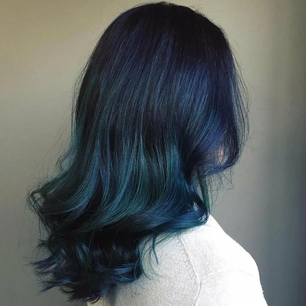 Темно синий цвет волос. Иссиня-черный цвет волос каре. Волосы с синим отливом. Темно синие волосы. Чёрные волосы с синим отливом.