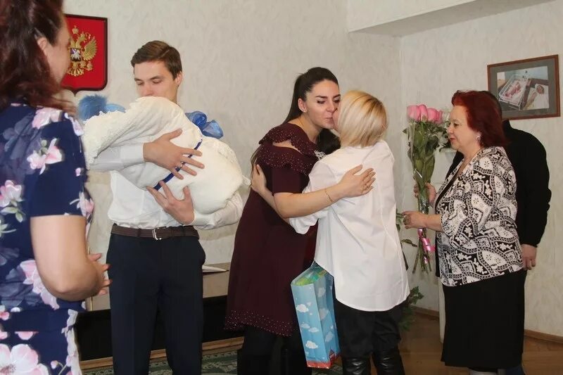 Новомосковский роддом фото. Тульская область роддом. Женская консультация новомосковск садовского. Роддом новомосковск тульская область. Роддом новомосковск тульская область.