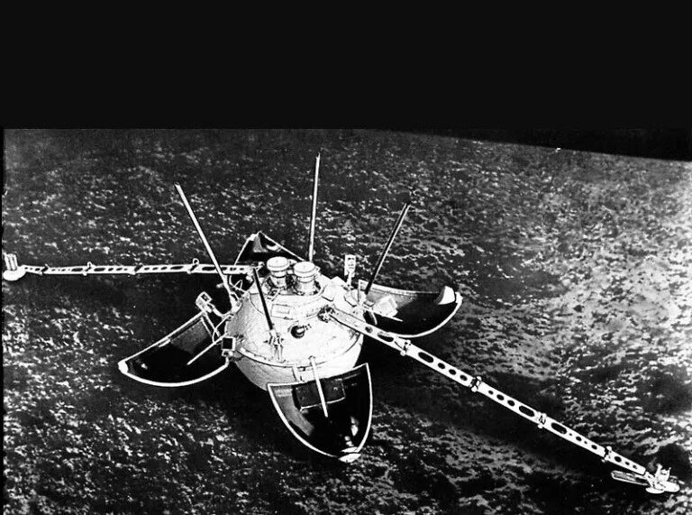 3 февраля 1966 года. 3 февраля 1966 года. советские газеты коллаж. уголек и ветерок в космосе 1966. 3 февраля 1966 года.