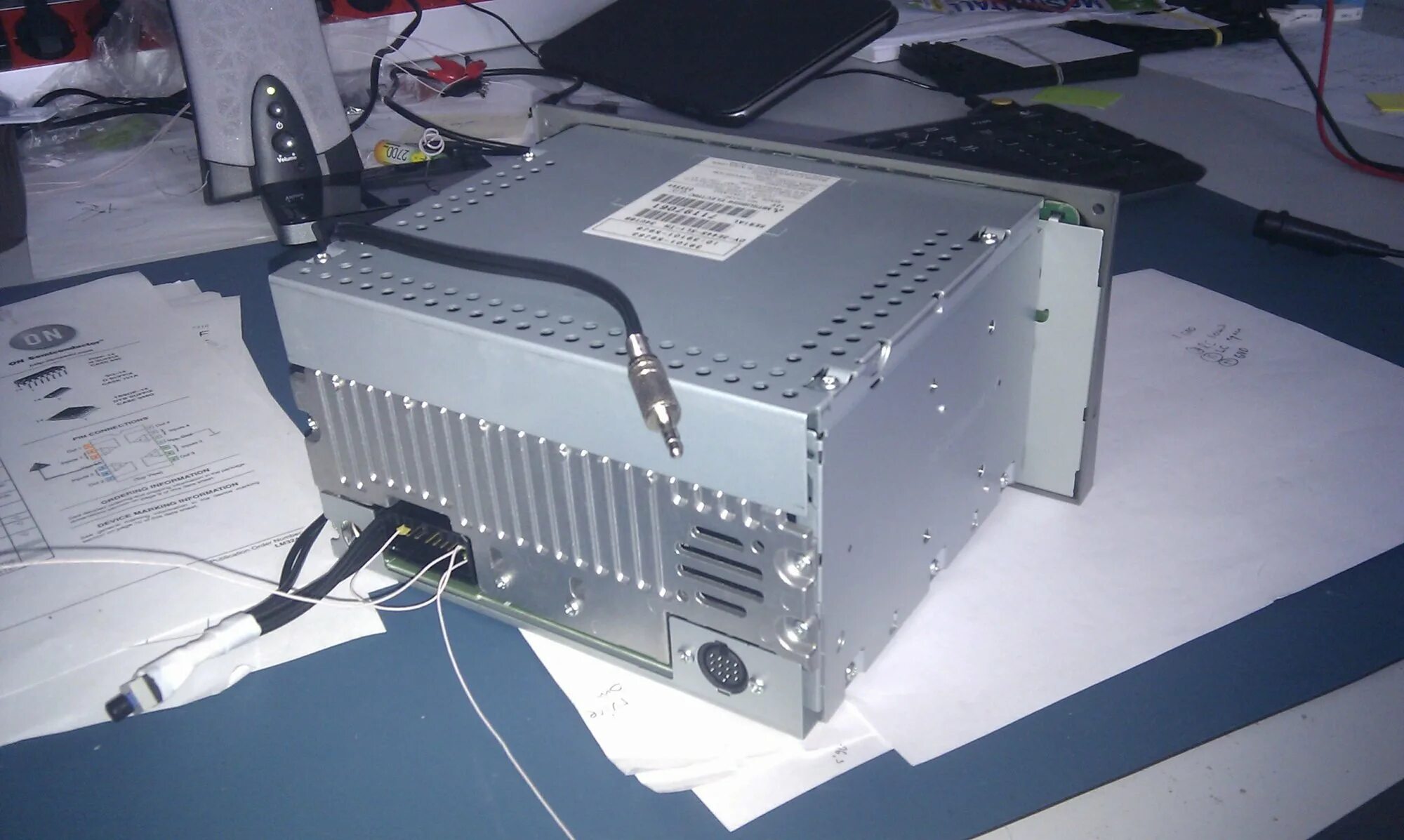 Jvc kd-sh9104. Крышка для магнитолы. Шипит магнитола. Шипит магнитола. Усилитель магнитолы пионер.