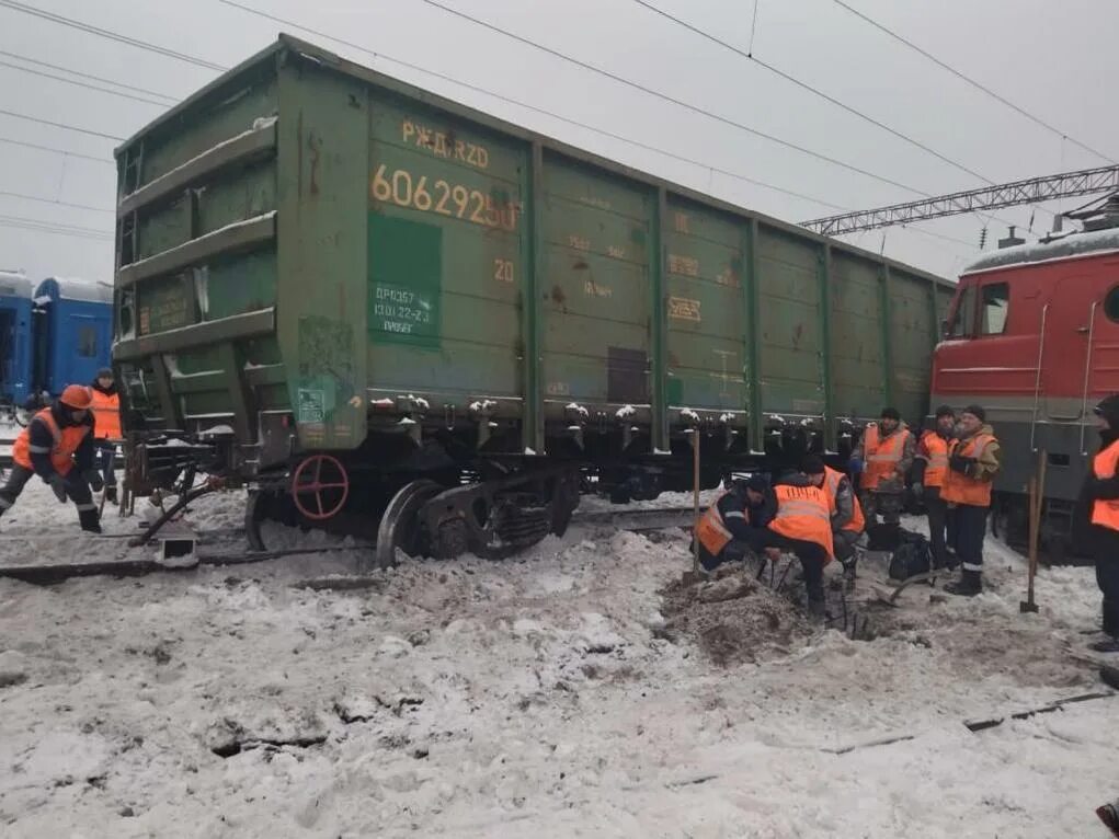 Что происходит на железной дороге. Сход поезда. Железнодорожная авария. Сход вагонов. Опрокид вагонов.