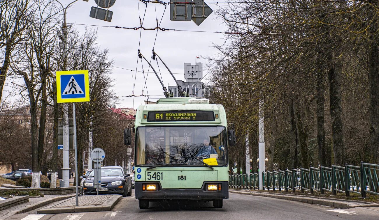 61 троллейбус минск. Троллейбус БКМ 321. Транспортник Минска. Троллейбус БКМ 321 из бумаги. Троллейбус 3 Минск фото.