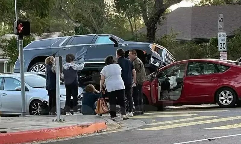 Попала в аварию и была вытрахана незнакомцем прямо на дороге
