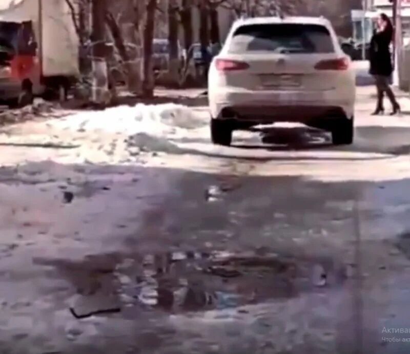 Конфискация авто. Водитель пьет воду. Работа в курске водитель сегодня. Водитель пьет воду. Водитель пьет воду.
