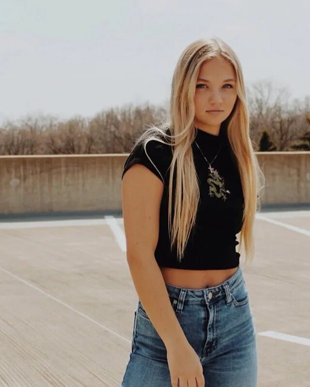 Brookelle mckenzie. Blonds записи. Джулия эйдж. Брукел маккензи блондинка. Blonds записи.