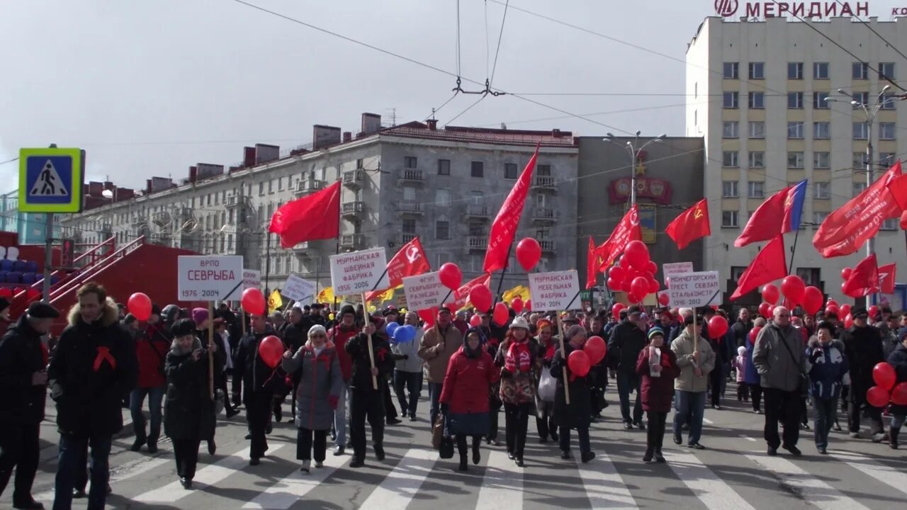 1 мая мурманск. Первомайская демонстрация. Первомай демонстрация. Первомайские демонстрации в России. Праздничная демонстрация 1 мая.