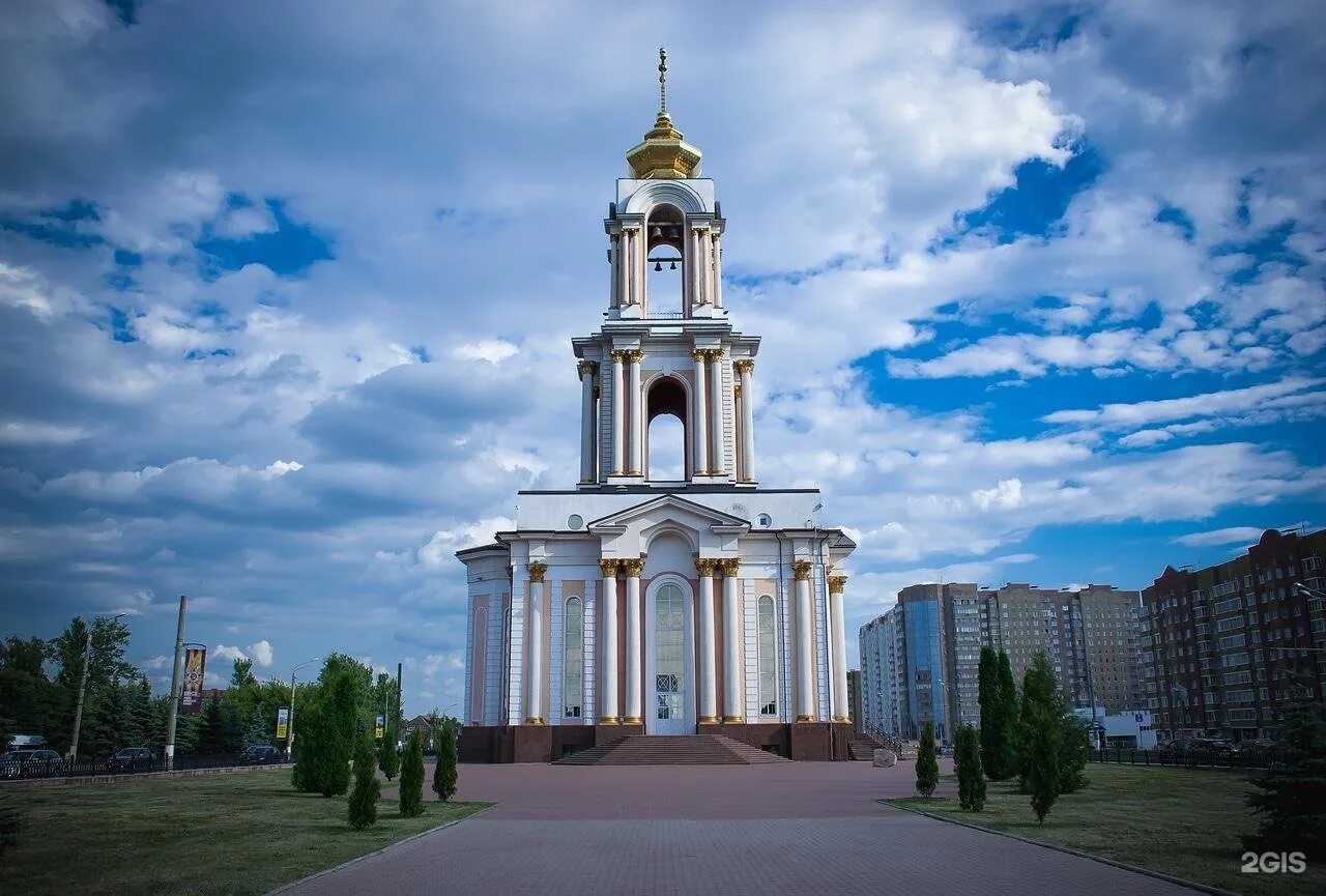 Курск kursk. Храм Георгия Победоносца Курск. Храм великомученика Георгия Победоносца (Курск) храмы Курска. Мемориальный комплекс «Курская дуга» храм Георгия Победоносца. Храм Георгия Победоносца Курск колокольня.