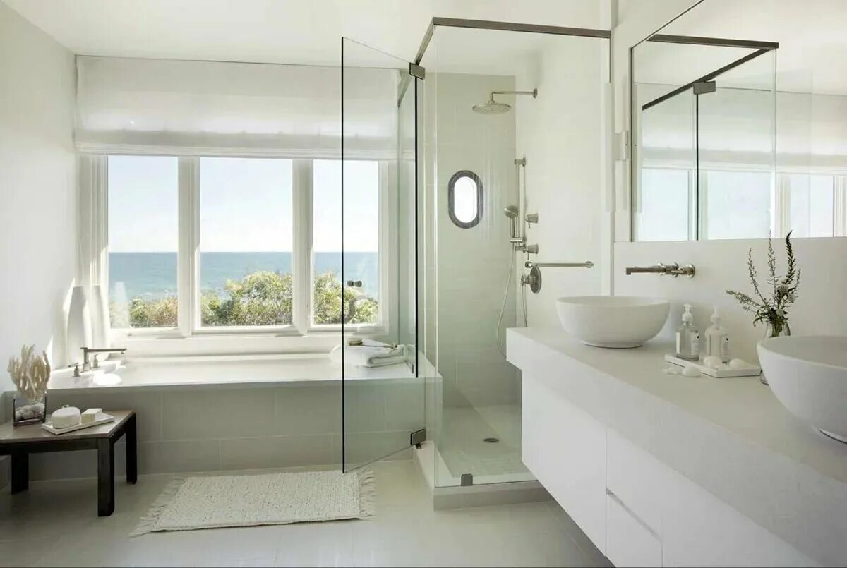 Ванная комната с окном. Небольшая ванная с окном. Ванная с окном в частном. Санузел с окном.