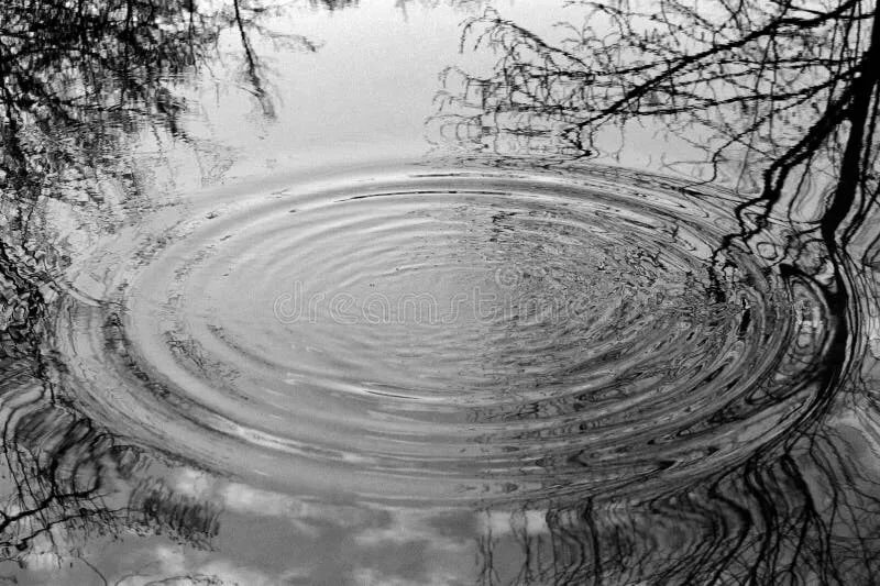 Слушать песню круги на воде. Круги на воде. круги на воде от камня брошенного в воду. круги на воде от камня. круги на воде рисунок.