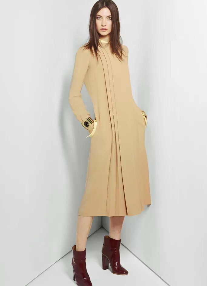 Минимализм в одежде. Минималистический стиль в одежде. Минимализзонт в одежде. Жилет vassa серый. Стиль минимализм в одежде.