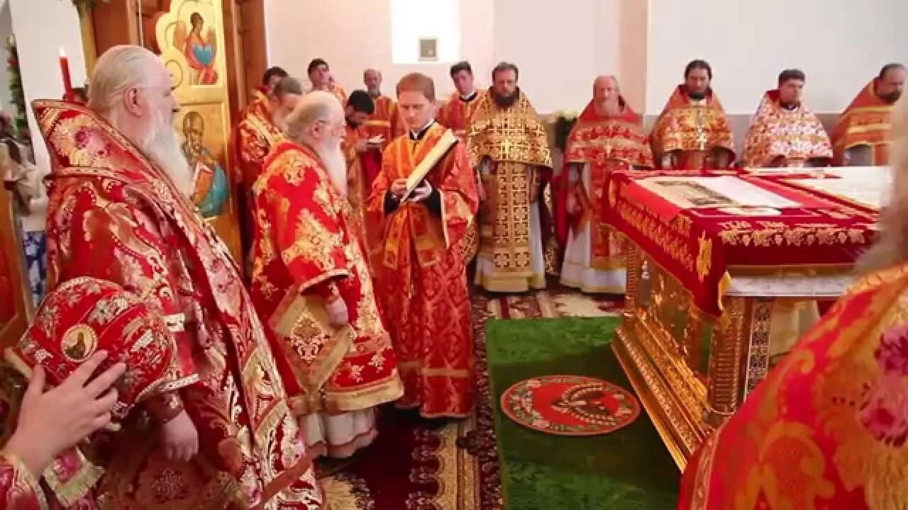 Службы в троицком храме королев. Службы в троицком храме королев. Службы в троицком храме королев. Троицкий храм королев внутри. Троицкий храм королев внутри.