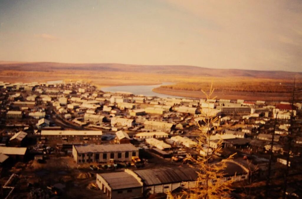 Поселок батагай. Батагай Саха Якутия. Поселок Батагай Якутия. Поселок Батагай Верхоянского района. Батагай 1988 год.