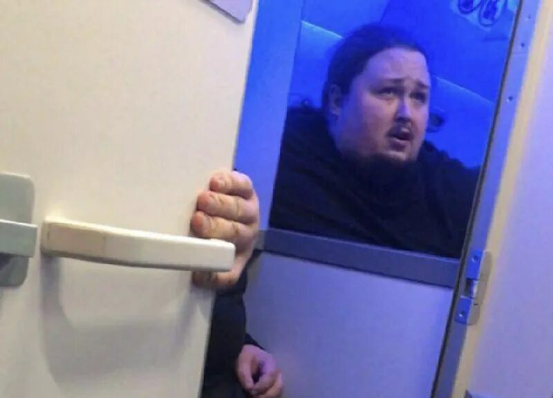 ксения милос ревизорро. школьники устроили оргию. эшли бэббит ветеран ввс. милиция лужков. невероятные происшествия в женской камере № 3.