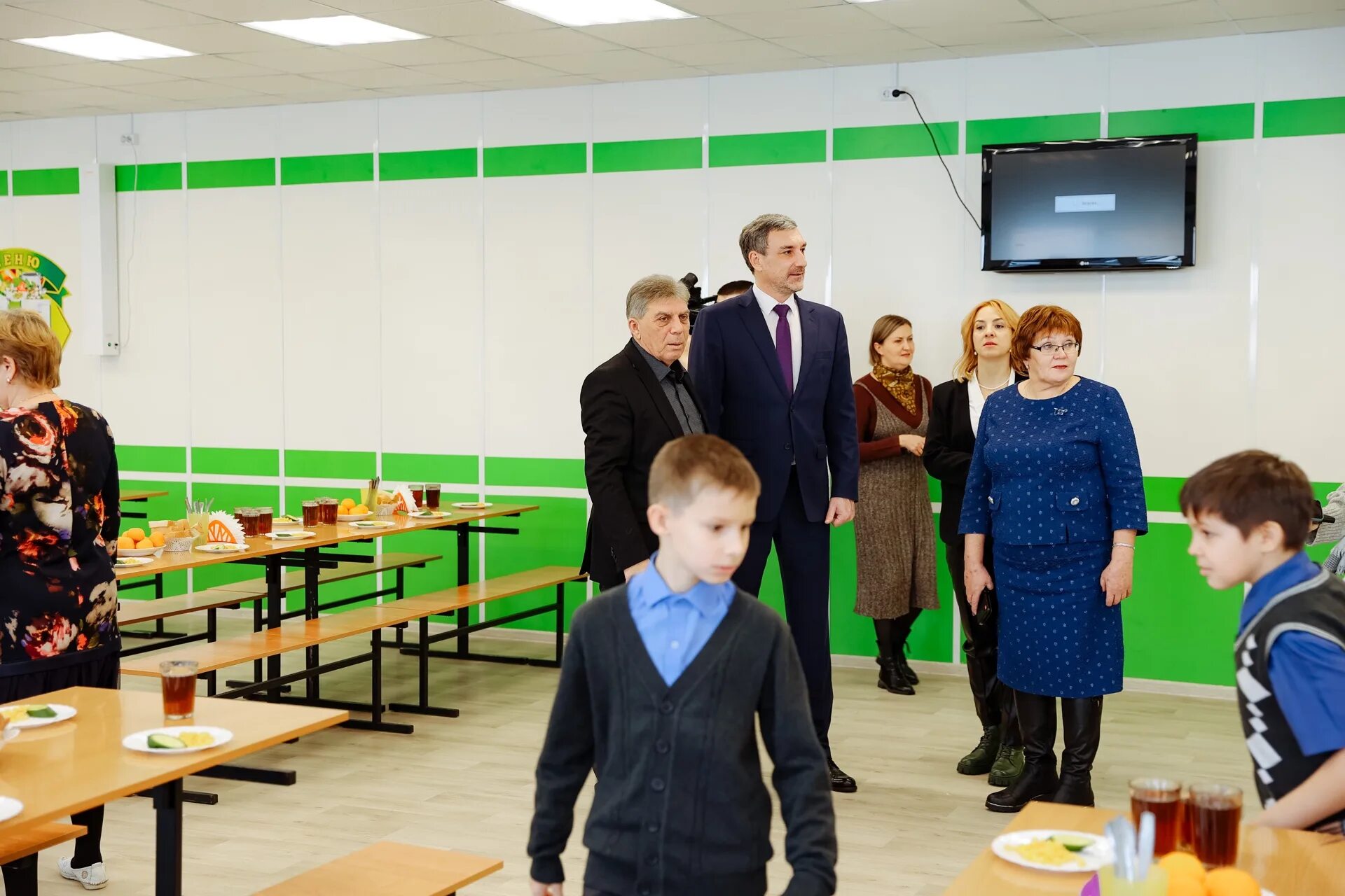 Школа 200 белогорск амурская учителя. Школа 200 белогорск амурская область фото. Школа 200 белогорск амурская область. Школы города белогорска амурская. Школьная столовая.