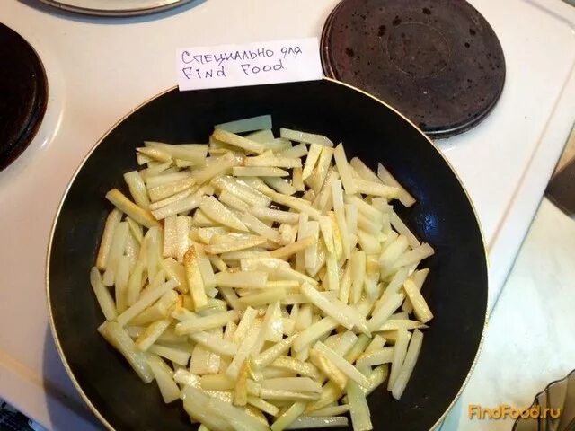 картошку жарят с открытой крышкой