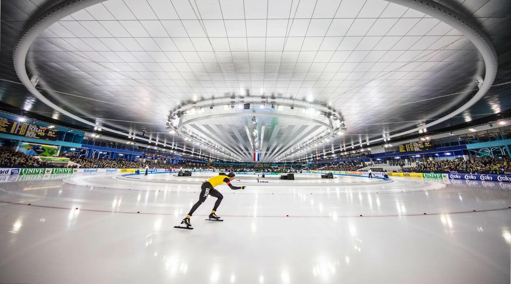 Конькобежный стадион. Thialf Ice Arena. Конькобежный стадион Херенвен. Херенвен Нидерланды конькобежный. Айс Арена (спортивно-развлекательный комплекс).