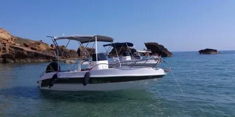 Полюбуйтесь красотой побережья Агридженто во время прогулки под парусом. 